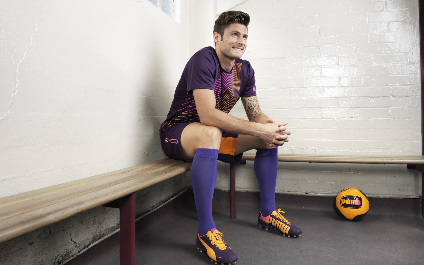 米切尔关键抢断锁定比赛胜局，米切尔回应